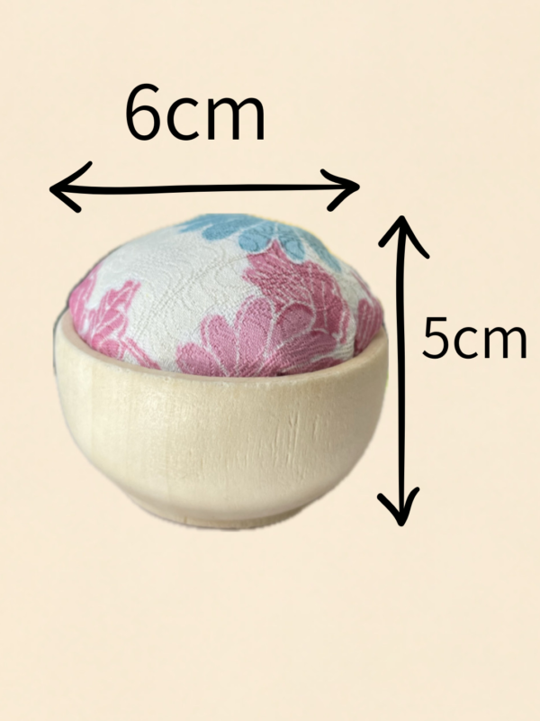 段落テキスト Coussin à aiguilles unique en tissu de kimono (avec bol en bois)